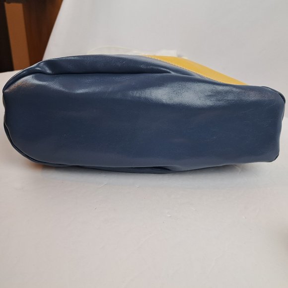 Disney tote beach bucket style bag. - Picture 5 of 16